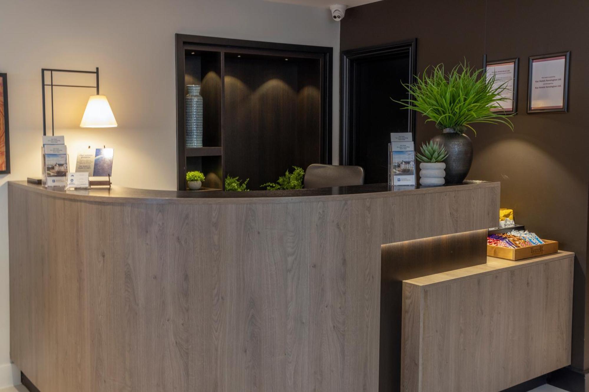 Best Western Kensington Olympia Hotel London Exterior photo